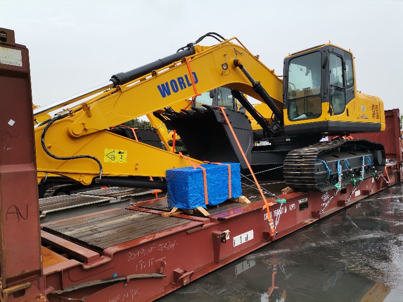 Ecuador excavator in Shanghai port